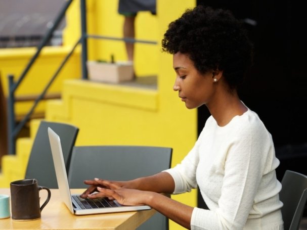 attractive-young-woman-using-laptop-outside-P9RLFGU@2x-1024x798-1.jpg
